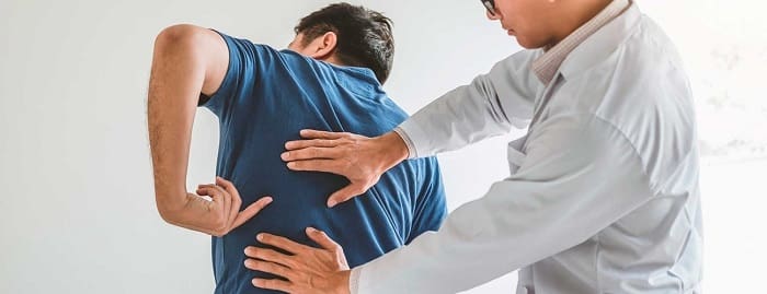 علائم بدشکلی تنه و یا انحراف ستون فقرات