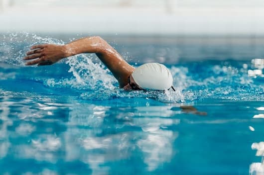درمان اسکولیوز با شنا و ورزش در آب